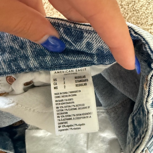 American Eagle Outfitters Light Blue Distressed Straight Leg Jeans - Picture 4 of 4